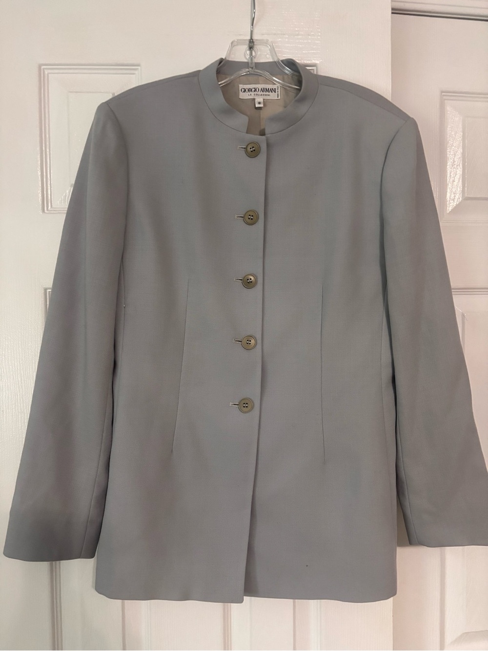 Giorgio Armani vintage Women’s Light Gray Collarless Button Jacket size 8